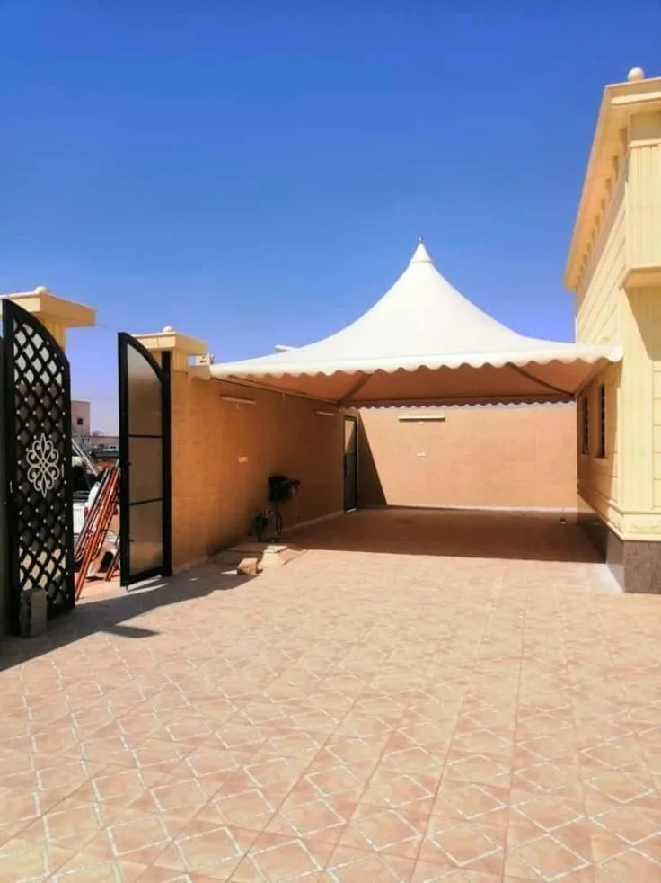 حداد تركيب مظلة هرمية لسيارات بالرياض