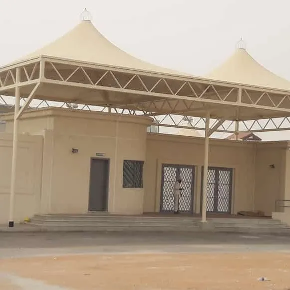 حداد تركيب مظلة هرمية لسيارات بالرياض