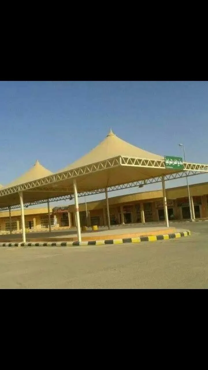 حداد تركيب مظلة هرمية لسيارات بالرياض