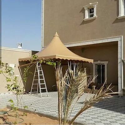 حداد تركيب مظلة هرمية لسيارات بالرياض