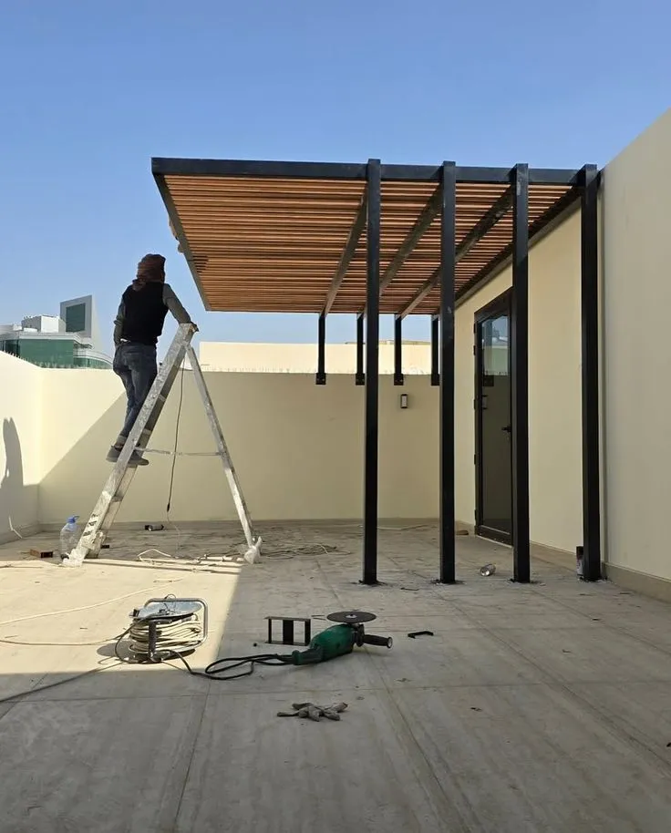 إنشاء مظلات جلسات في الاستراحات والمزارع في الرياض