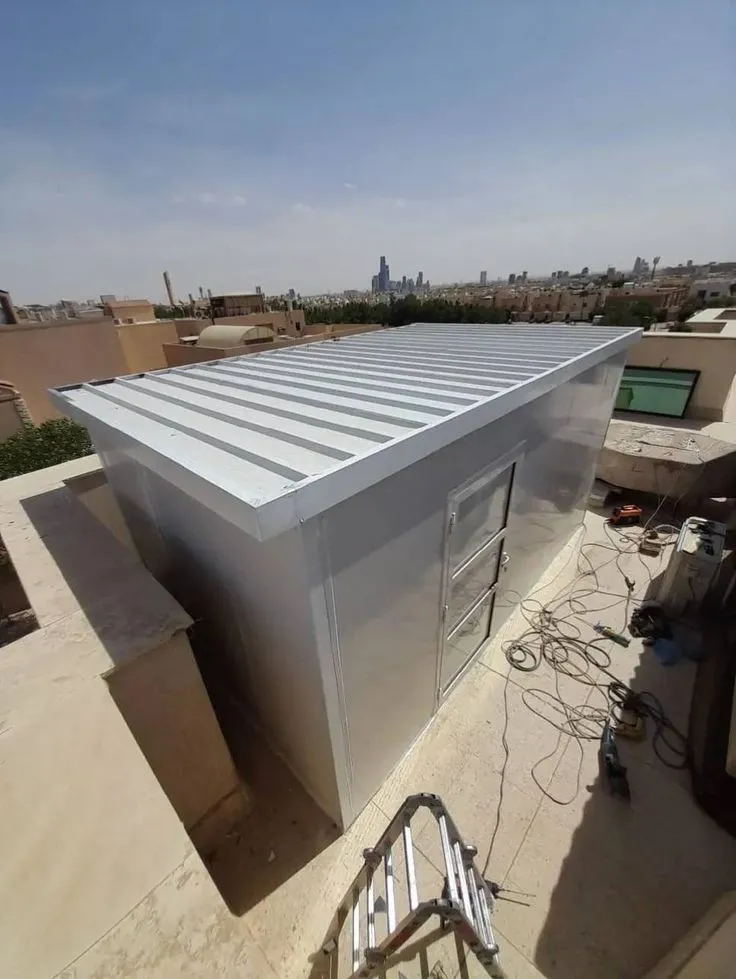 معلم تركيب ملاحق ساندوتش بنل للحدائق والأسطح في الرياض