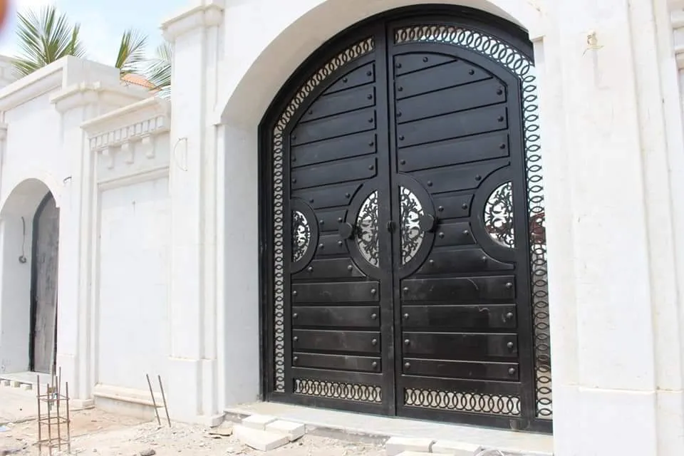 أبواب حديد متنقلة صيانة أبواب منزلية في الرياض