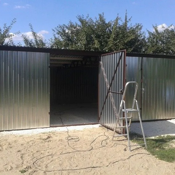 ما أفضل تصاميم هناجر السيارات في العقيق؟