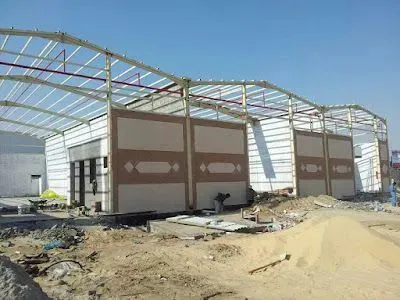 ما أفضل تصاميم هناجر السيارات في العقيق؟