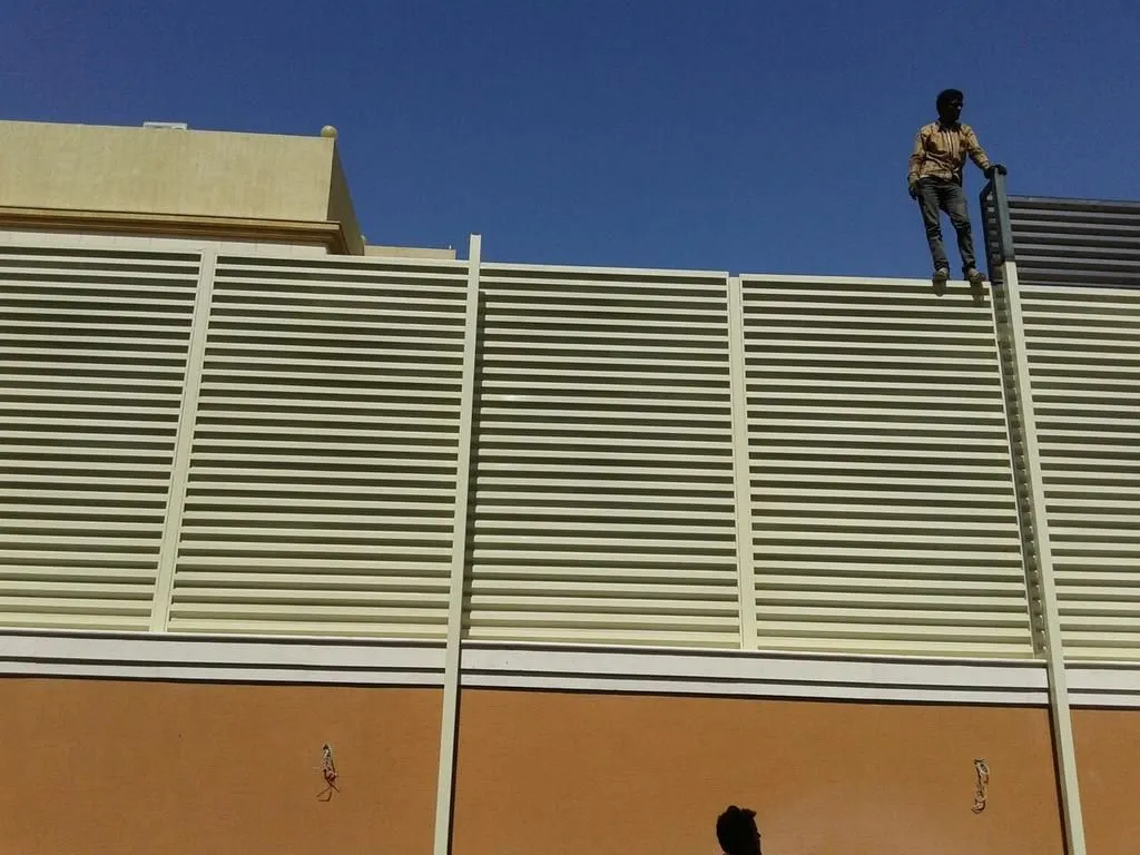 مطلوب مقاول تركيب سواتر استرحة في الرياض