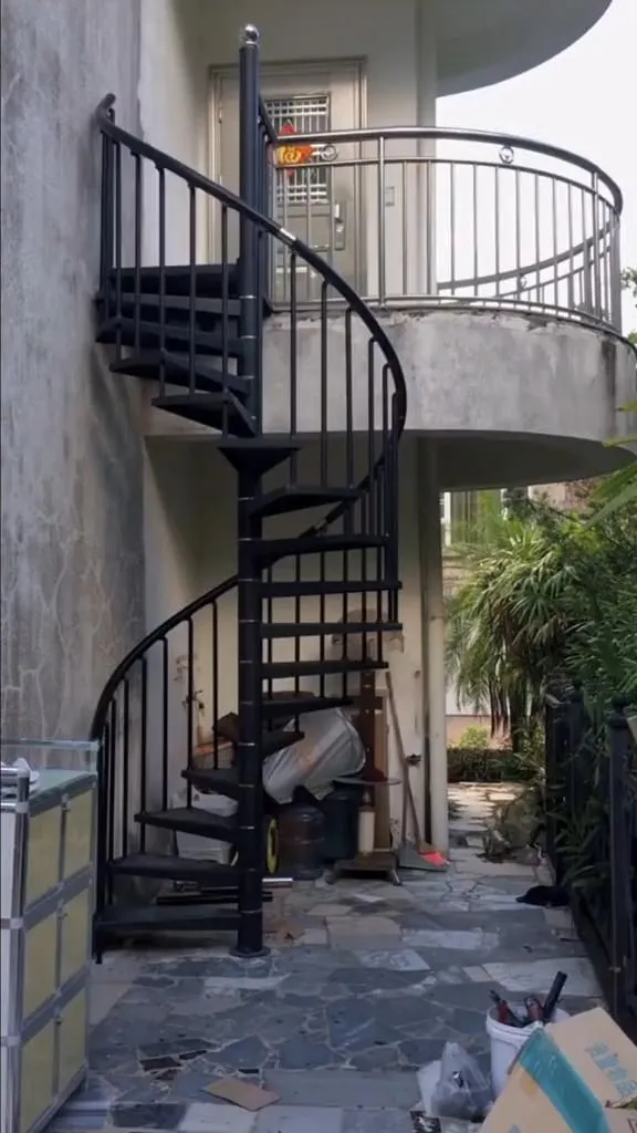 حداد أسور سلم خارجي الرياض