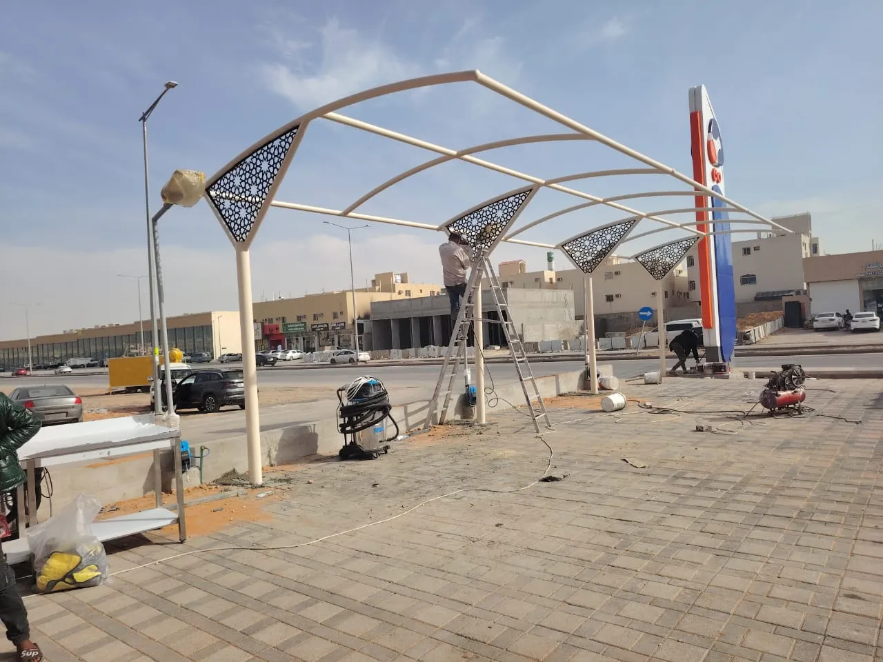 أفضل مقاول حداد تركيب  مظلة مواقف سيارات الرياض