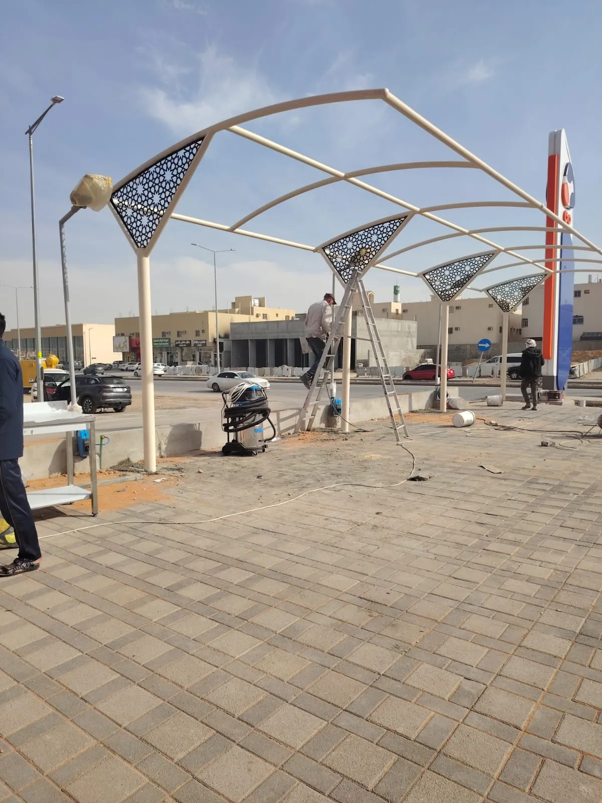 أفضل مقاول حداد تركيب  مظلة مواقف سيارات الرياض