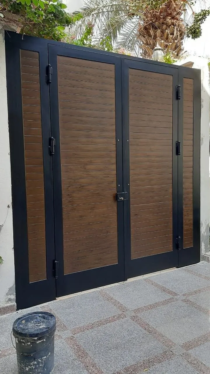 تفصيل أبواب كلادينج حسب الطلب الرياض