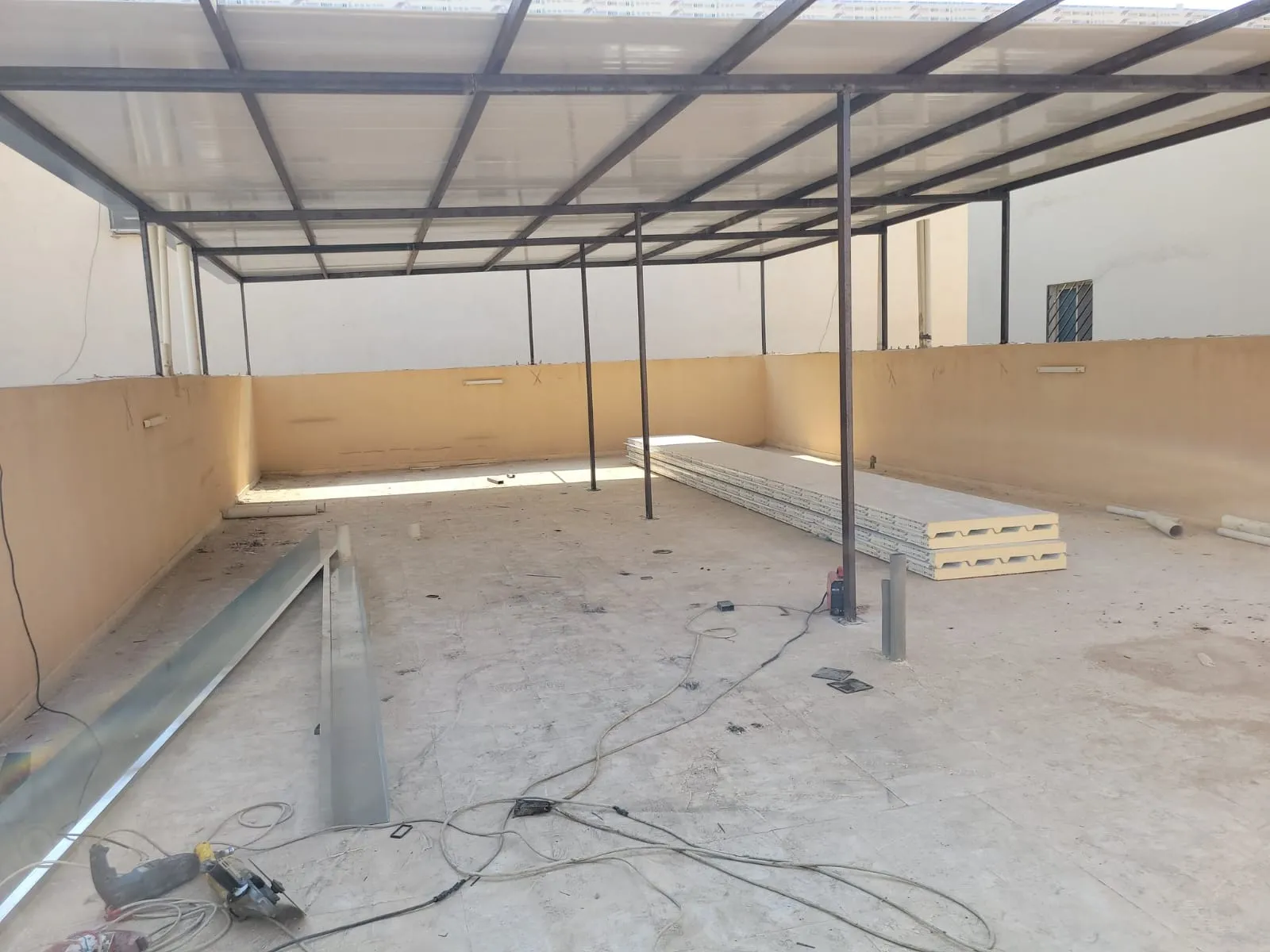 ألواح ساندوتش بانل في الرياض – الأنواع والأسعار