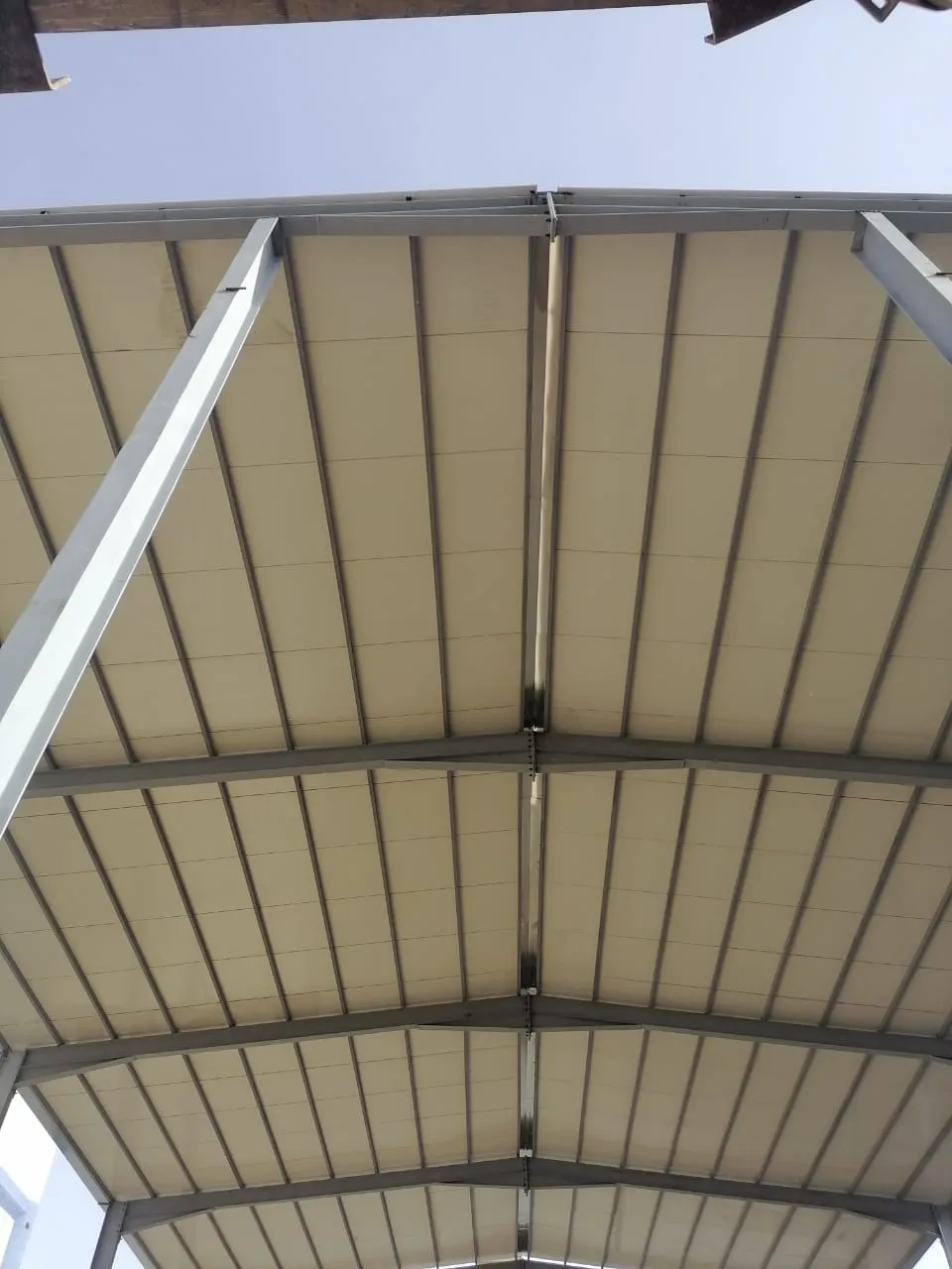 تركيب مستودعات ساندوتش بانل في الرياض | تصميم وتنفيذ