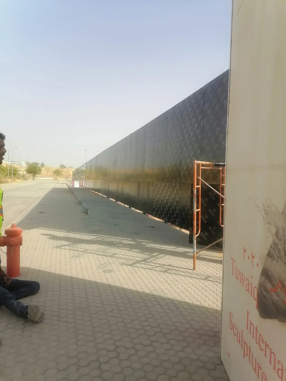 مقاول تنفيذ سور خارجي للمصانع بالرياض 