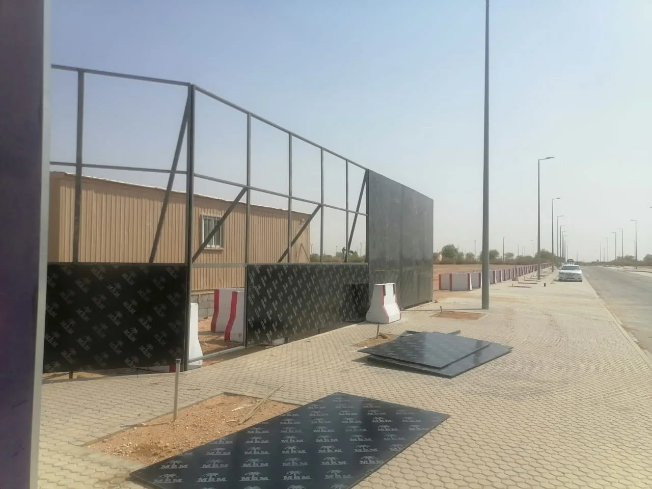 مقاول تنفيذ سور خارجي للمصانع بالرياض 