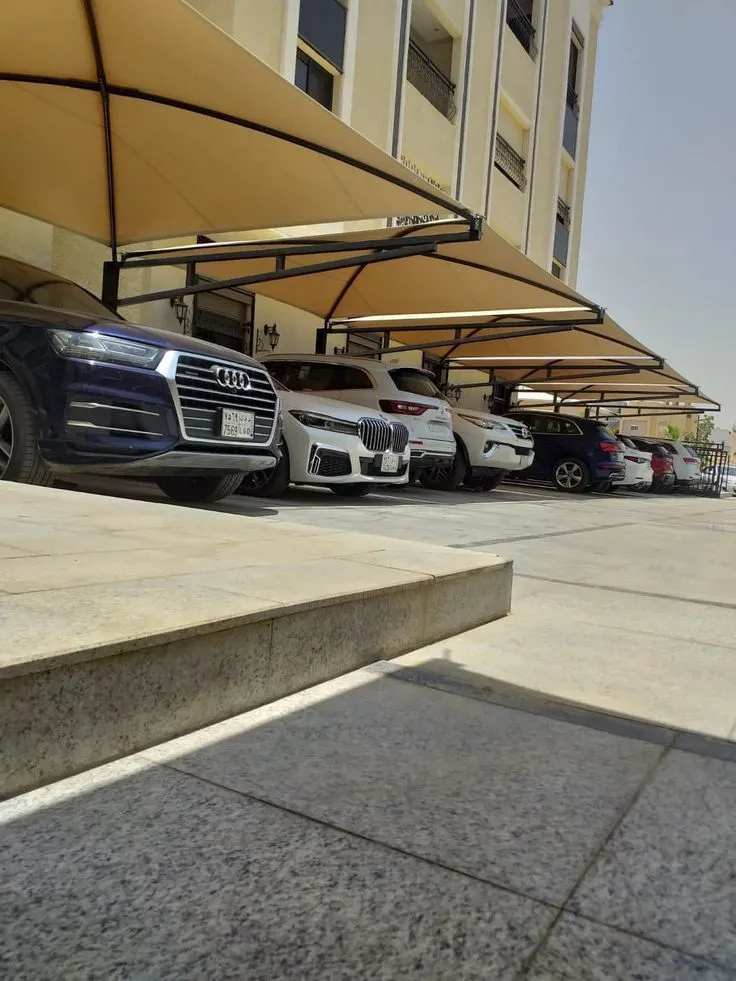 مظلات مواقف سيارات